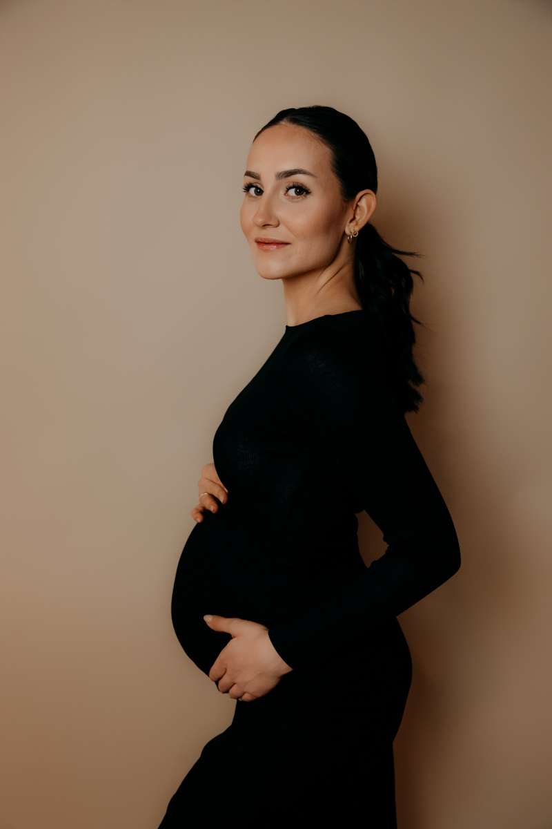 Schwangerschaftsfotos im Fotostudio Ettlingen.